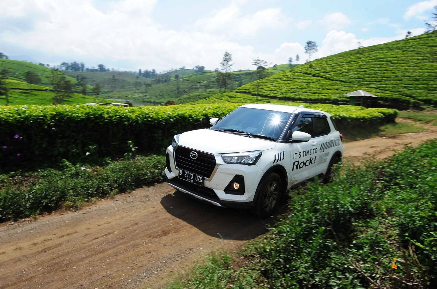 Mudik Lebaran Naik Mobil Bekas Daihatsu Rocky 2022 Turbo, Harganya Segini