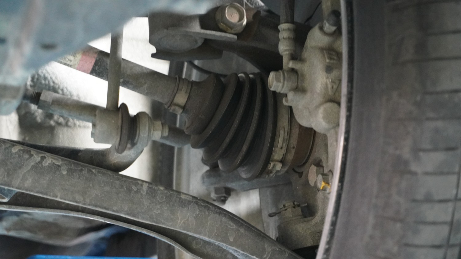 Harus Tahu, Begini Gejala As Roda Depan Mobil Bekas Yang Mulai Rusak