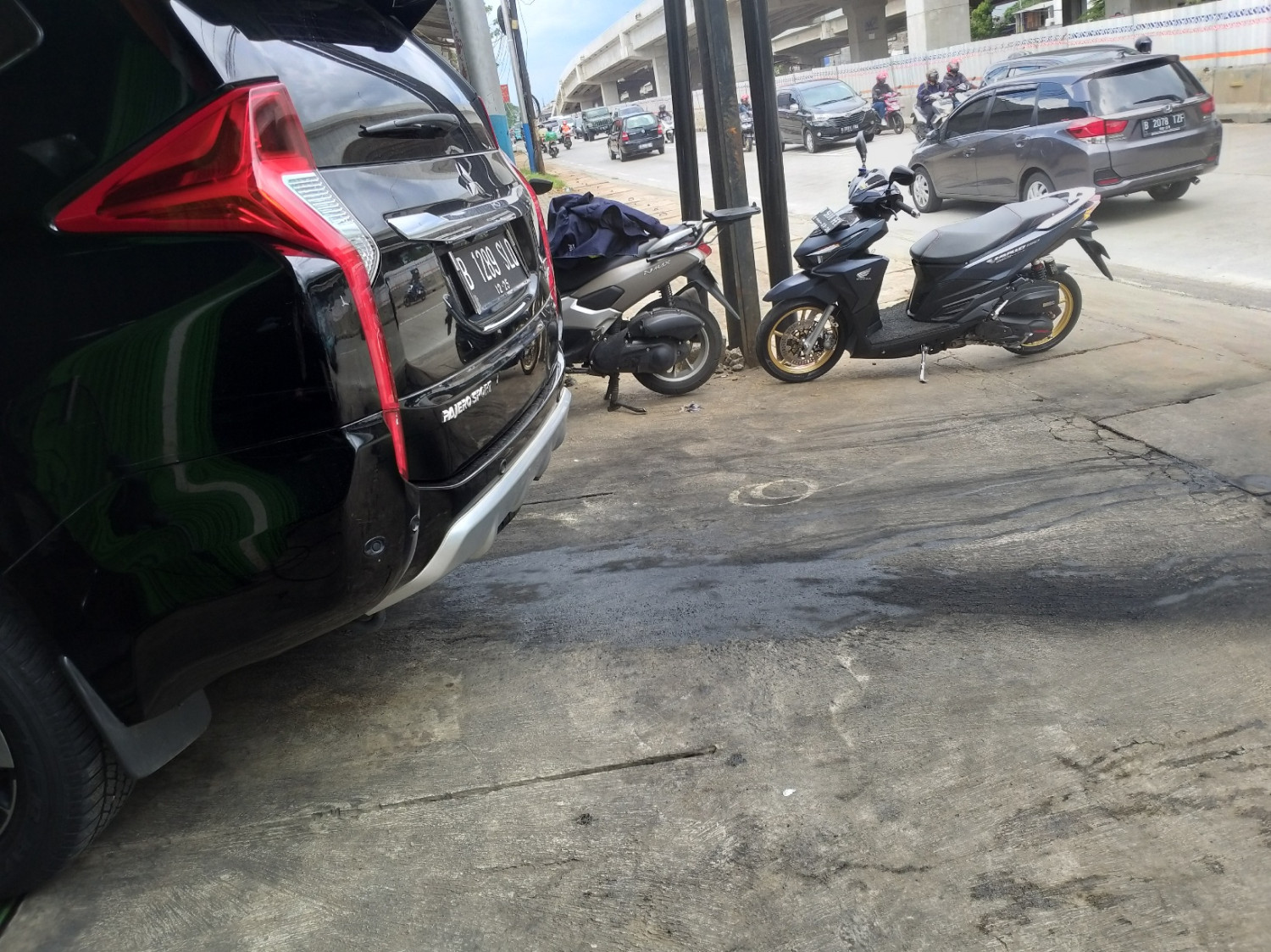 Jangan Heran Mobil Digeber Keluar Asap Hitam, Semua Karena Hal ini