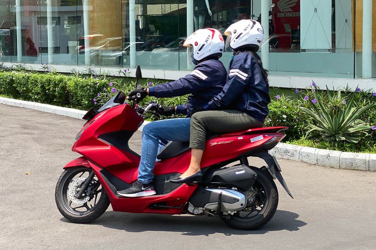 Trik Biar Ladies Disenangi Gebetan Saat Motoran, Jadi Boncengan Harus Begini