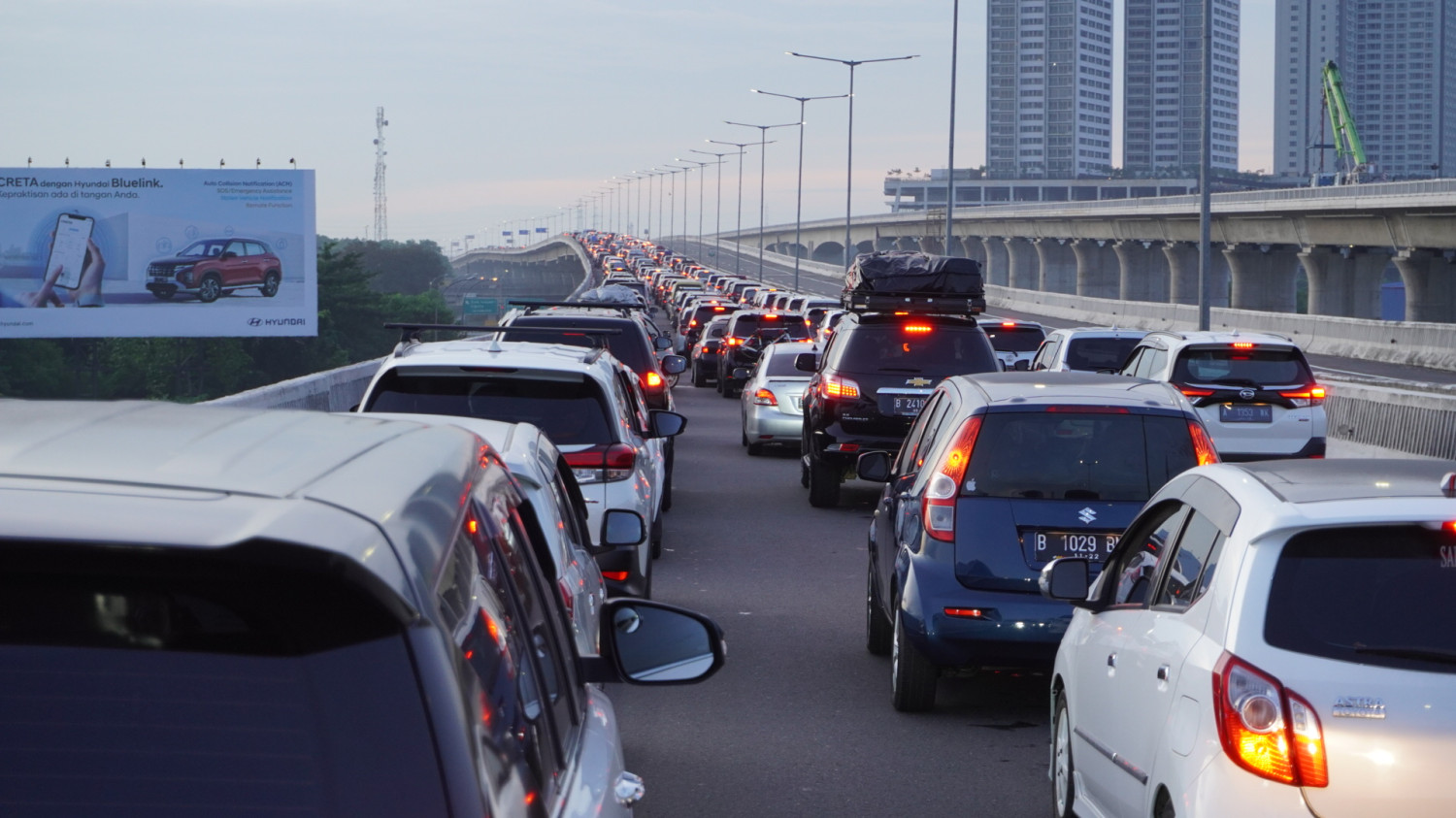 MBZ Auto Padat, Arus Menuju Jakarta Naik Drastis Usai Imlek