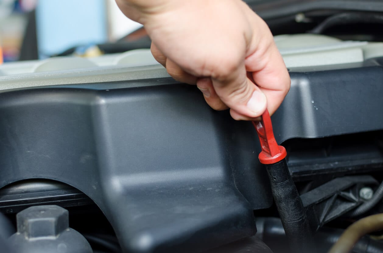 Perlu Tahu, Ini Waktu yang Pas Untuk Mengecek Oli Transmisi Mobil Matik