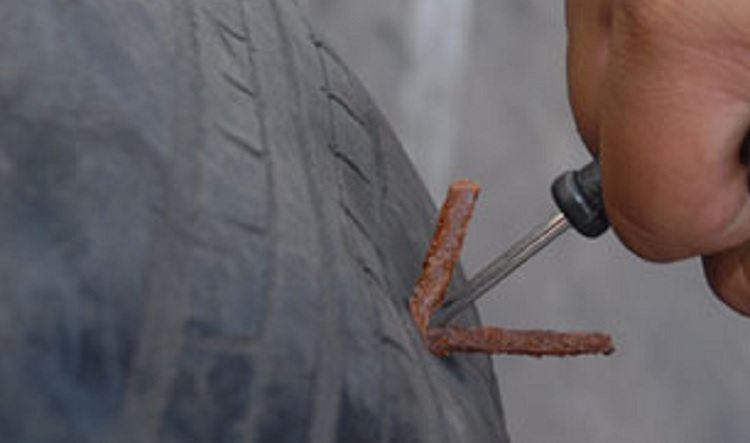 Tambal Ban Tubless, Berikut Cara Yang Aman Selain ditusuk Dari Luar