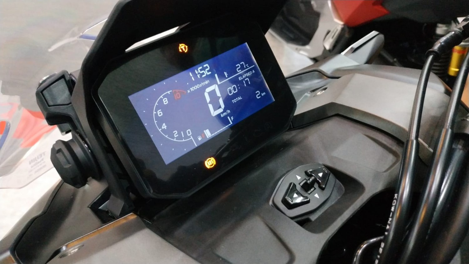 Bukan Rusak, Ini Penyebab Check Engine Honda ADV 160 Menyala Saat Motor Dipanaskan