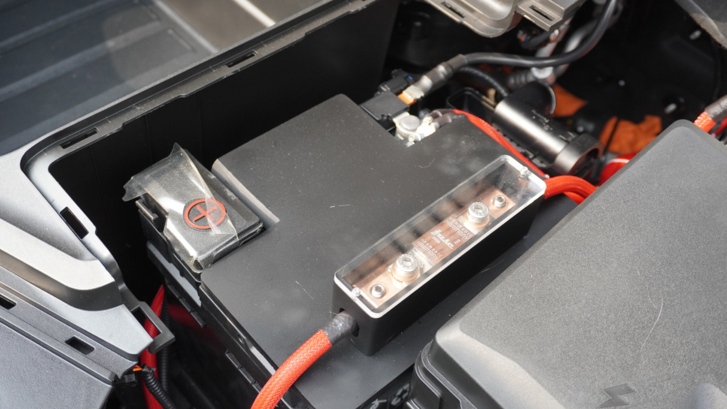 Harus Tahu, Instalasi Audio Mobil Asal-asalan Bisa Picu Suara Noise