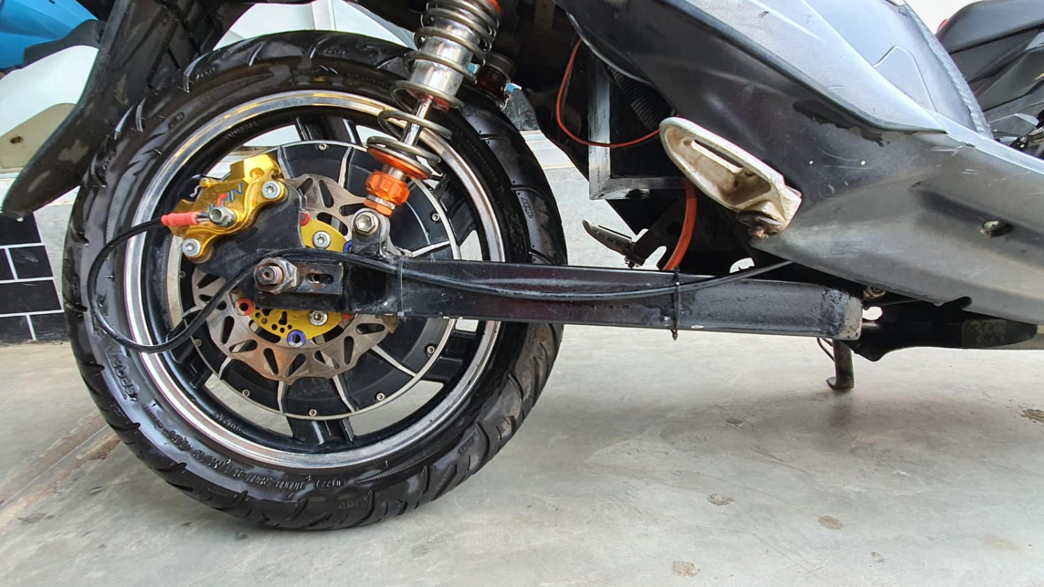 Antisipasi Korslet, Ini Cara Mencuci Motor Listrik yang Benar dan Aman