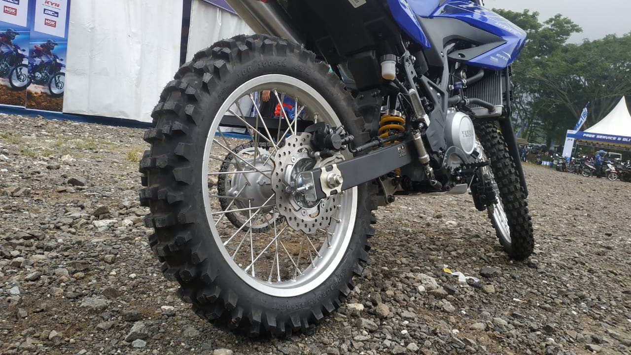 Ngabuburit  Cari Ilmu, Ternyata Ini Alasan Ban Motor Trail Tidak Pakai Tubeless