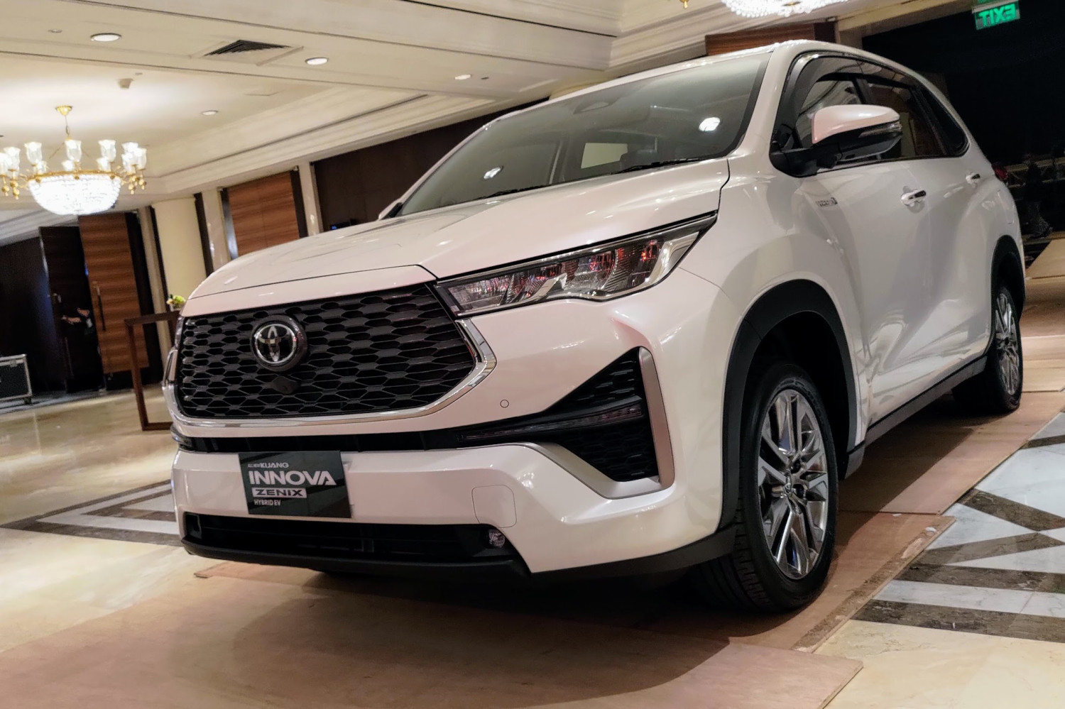 Lelang Innova Zenix Hybrid Rp 300 Juta di Ajang Astra Auto Fest