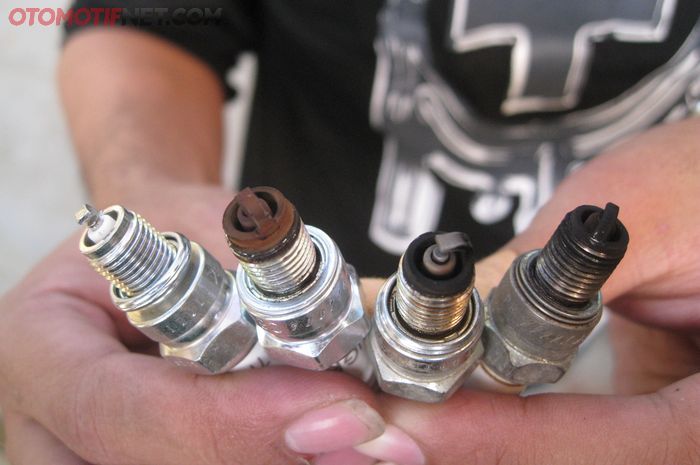 Ini Tiga Ciri-ciri Busi Di Motor Bekas Mengalami kondisi Overheat