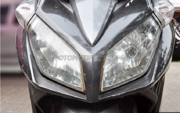 Begini Cara Poles Mika Lampu Motor Bekas Yang Kusam Hanya Dengan Pasta Gigi