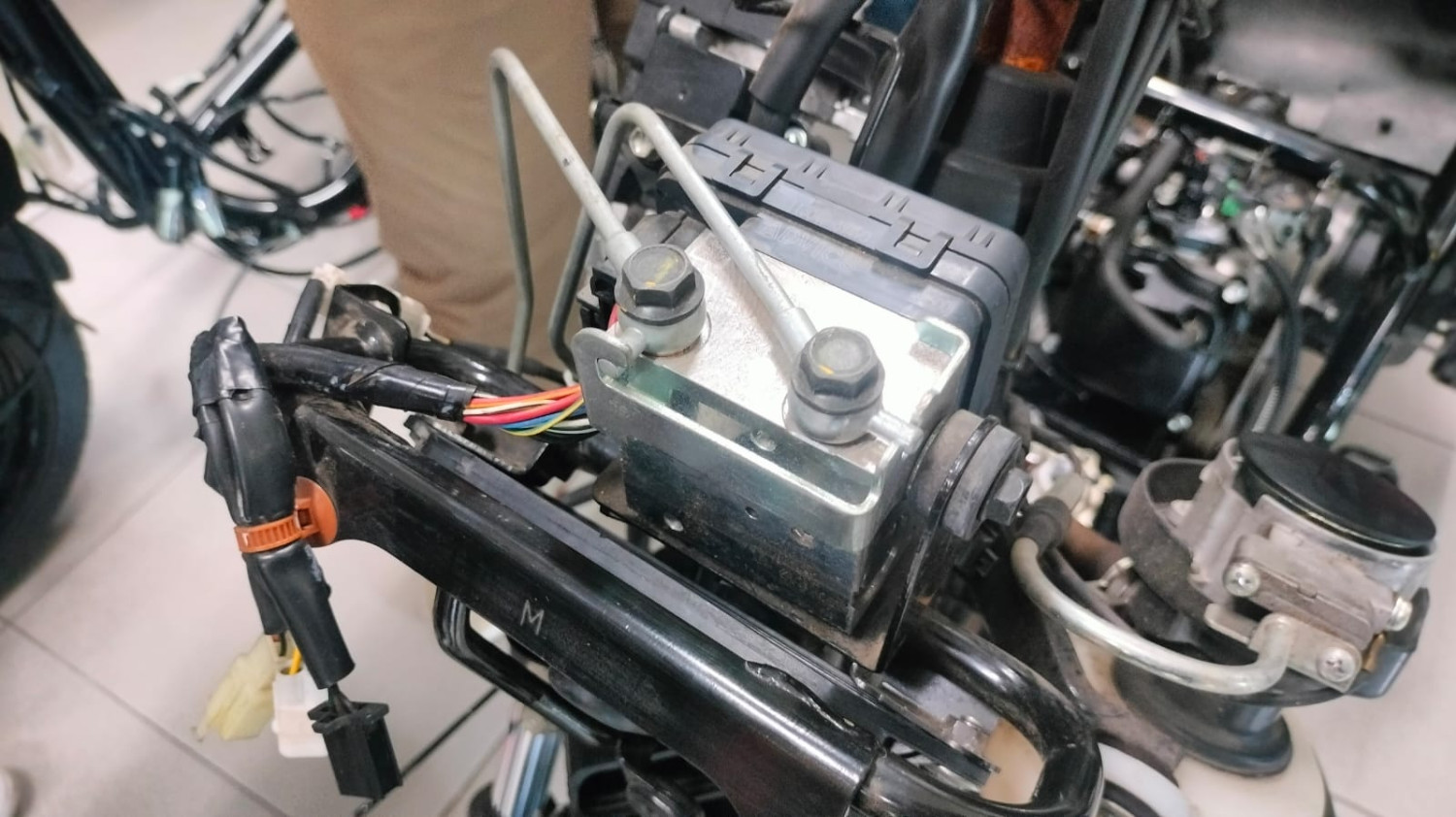 Asal Ganti Kampas Rem Bisa Merusak Modul ABS Motor, Ini Penjelasannya