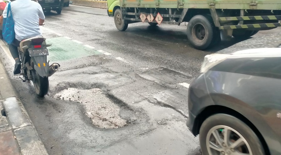 Mobil Bunyi Saat Lewat Jalan Rusak, Link Stabilizer Bisa Bermasalah