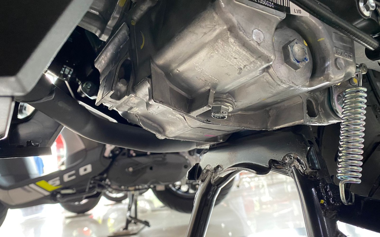 Begini Cara Mengatasi Oli Mesin Motor Bekas Rembes, Pakai Part Mobil