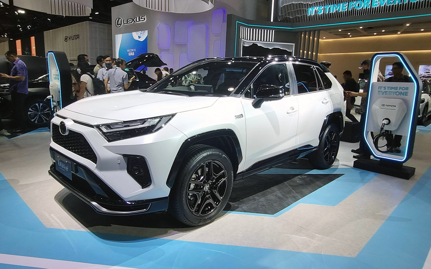 Toyota, Jawaban Toyota Soal Mobil PHEV di Indonesia: Bisa Tiba-tiba Nongol