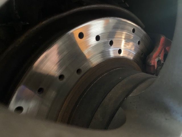 Penting Biar Tahu, Hal-hal yang Menyebabkan Rem Mobil Bisa Blong