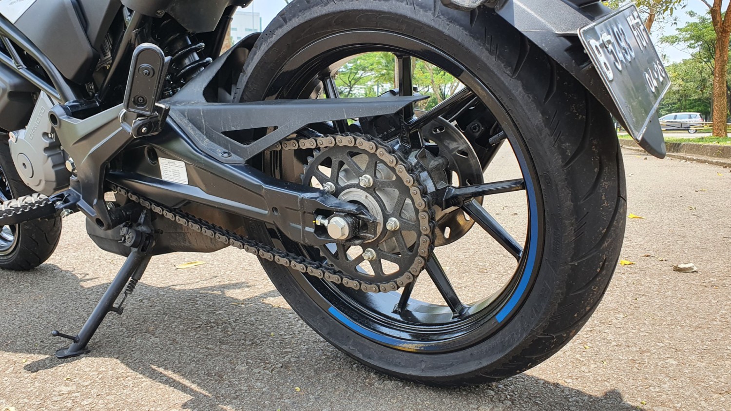 Begini Cara Mudah Cek Karet Teromol Roda Belakang Motor Bekas