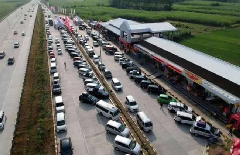 Jangan Asal Menepi Saat Buka Puasa di Jalan, Risiko Ini Mengintai