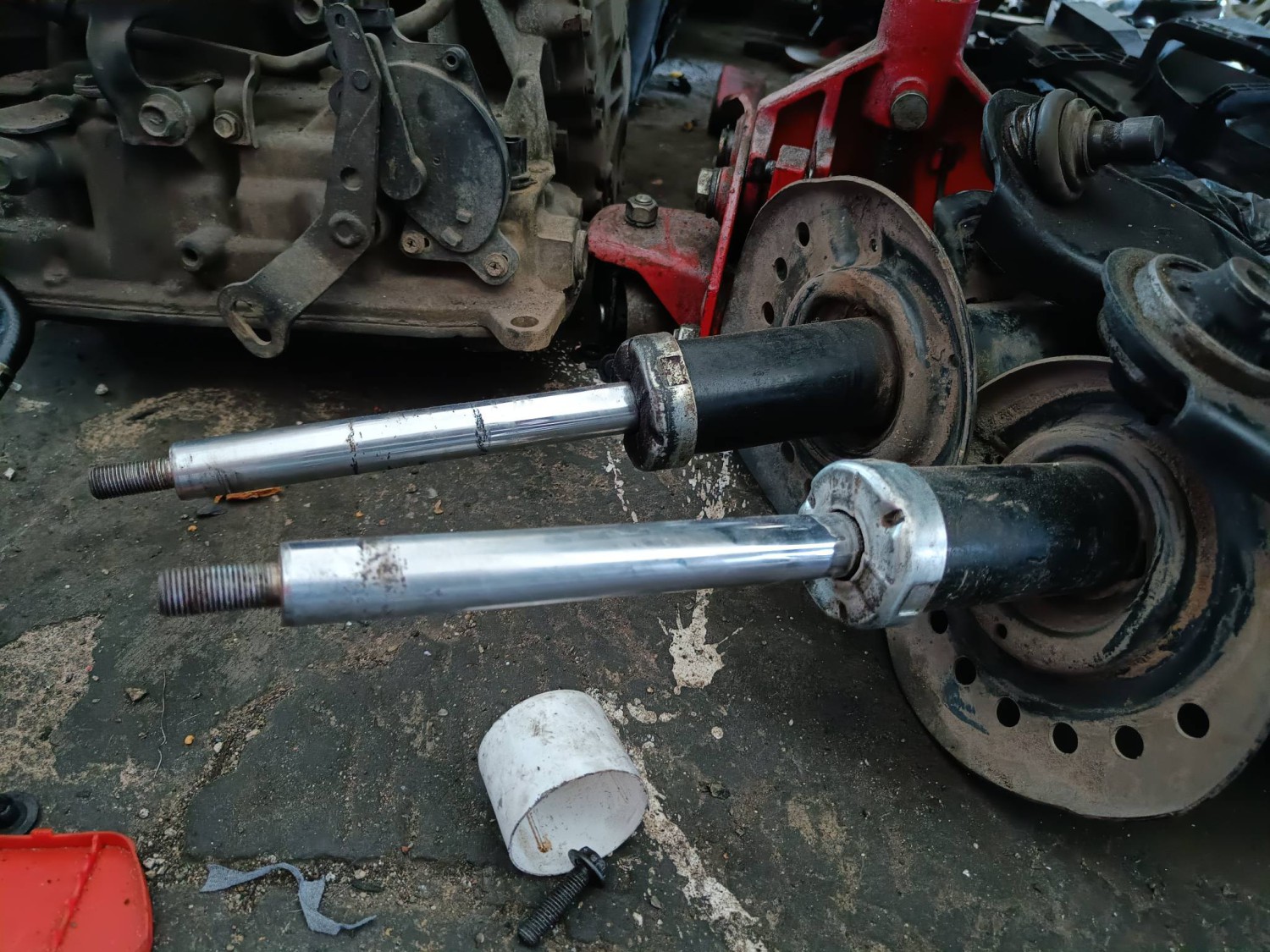 Selain Limbung, Begini Ciri-ciri Sokbreker Mobil Perlu Diganti Baru