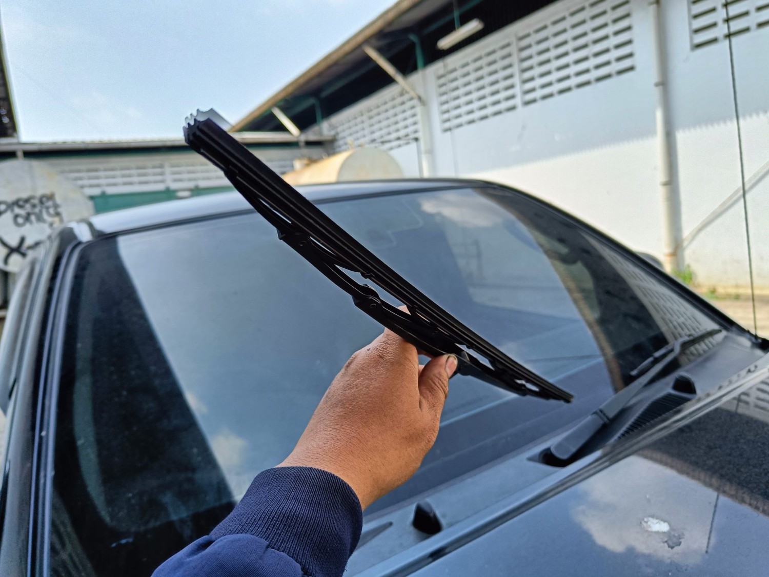 Jarang Dipakai, Nih Tanda kalau Wiper Mobil Sudah Minta Jajan