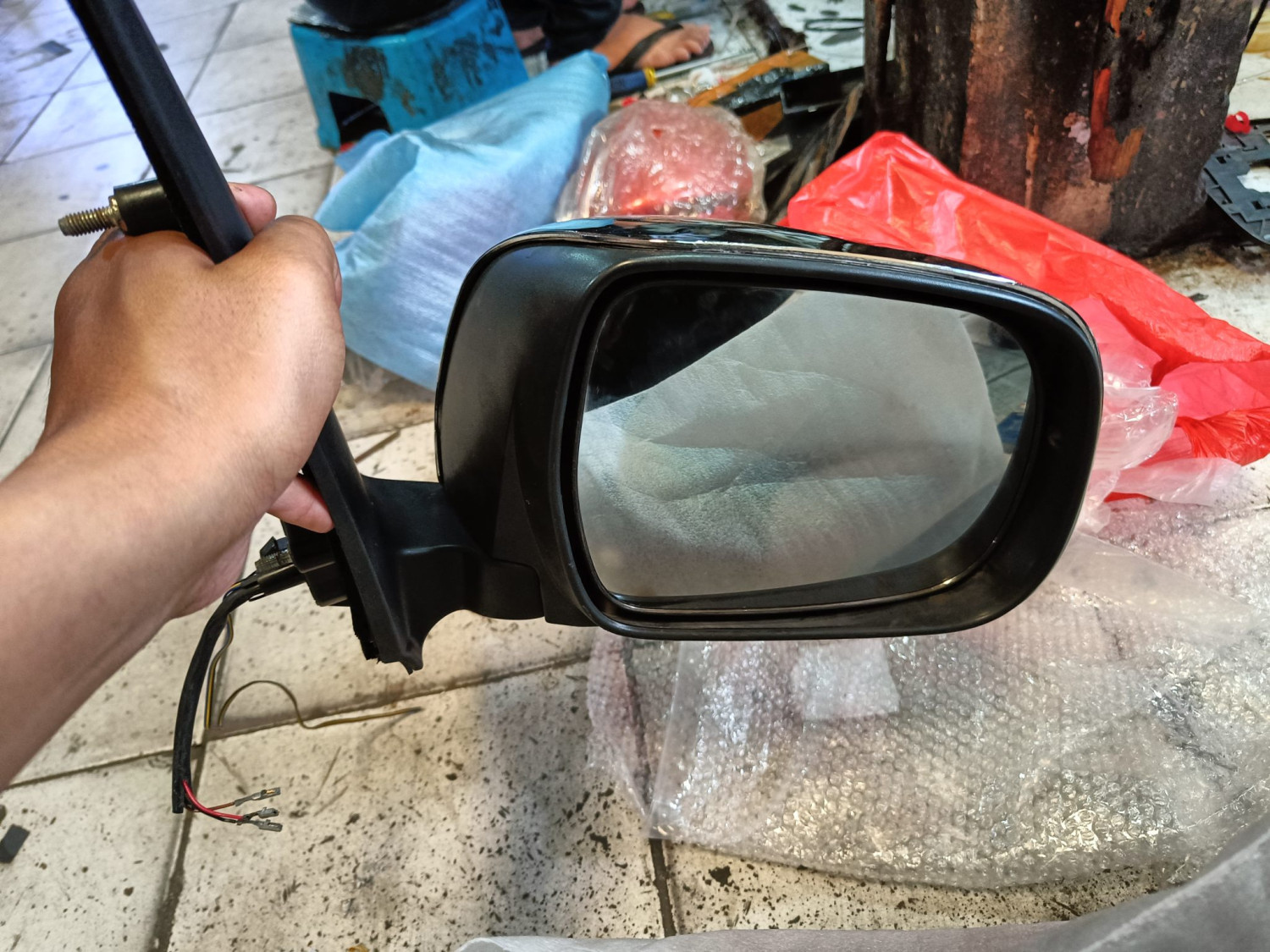 Kaca Spion Mobil Pecah Jangan Panik, Segini Biaya Perbaikannya