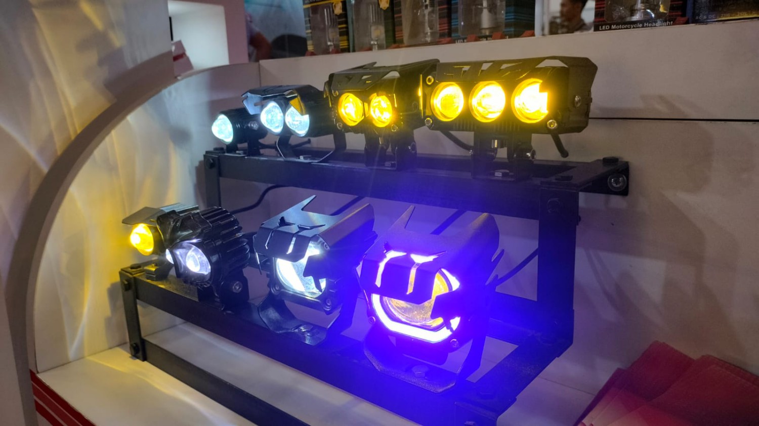 Pasang Lampu Tembak di XMAX Connected Tidak Bisa Terlalu Besar, Ini Batas Amannya!