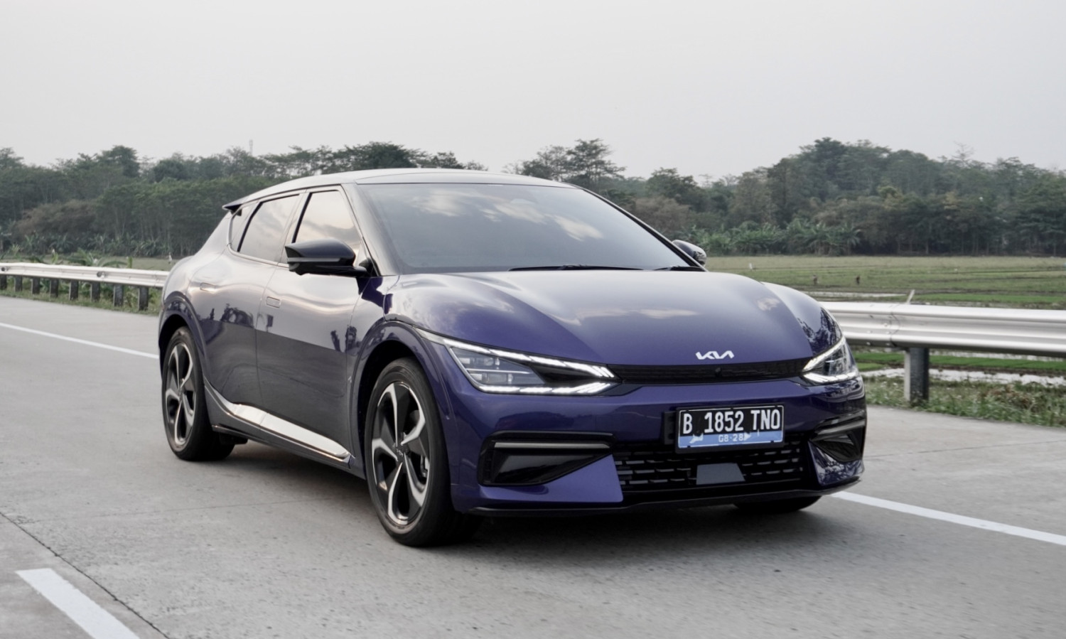 Hal yang Enggak Boleh Dilakukan Pada Ban Mobil Saat Perjalanan Jauh