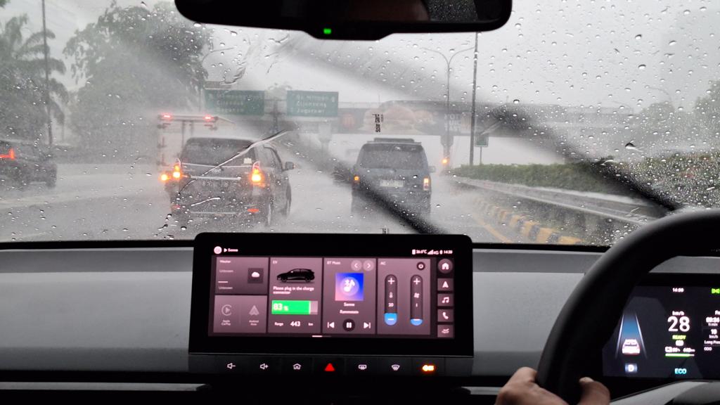 Wiper Mobil Mulai Keras Masih Dipakai, Siap-siap Ini Risikonya