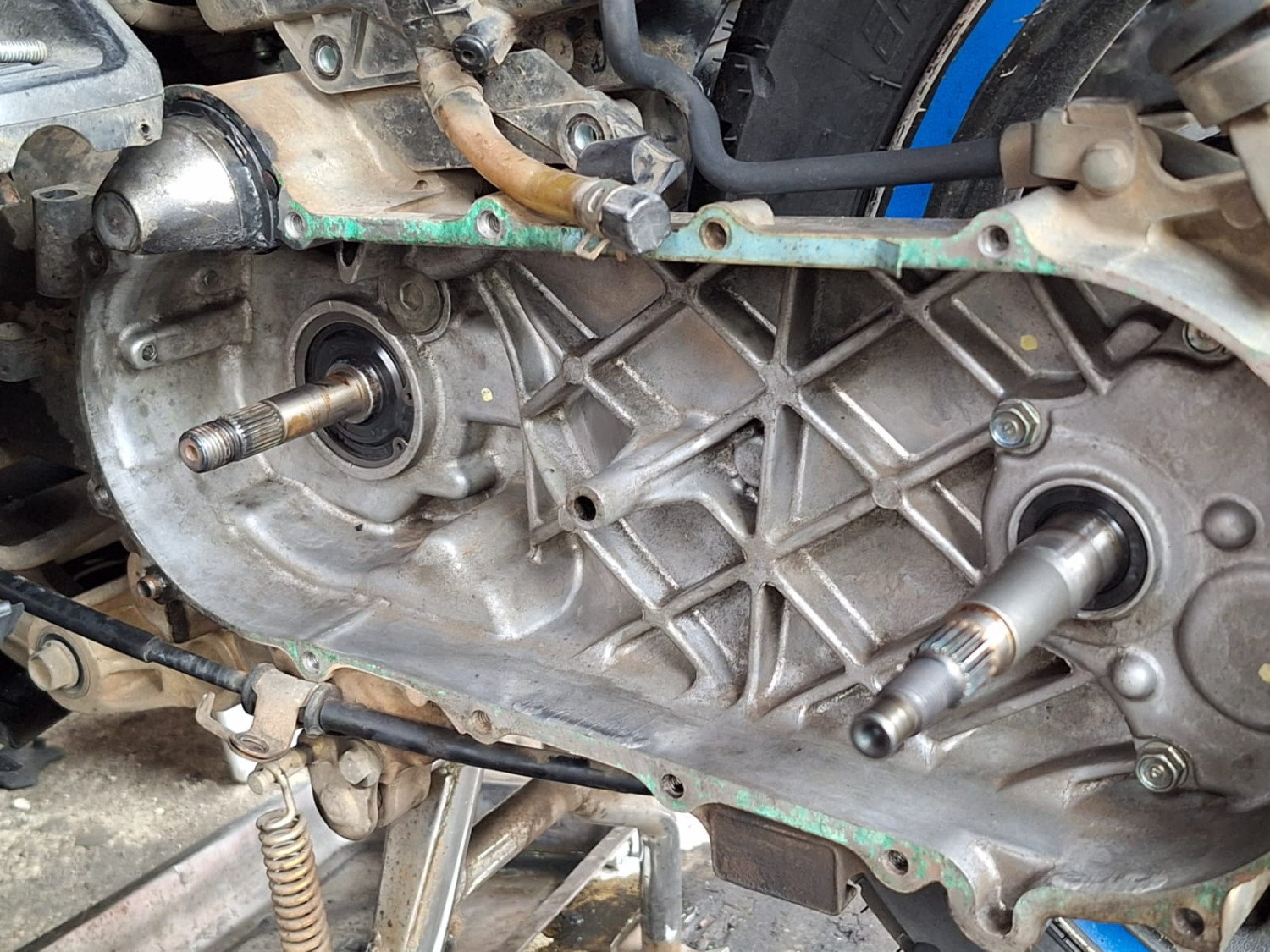 Gak Hanya Umur, Ini Dua Penyebab Sil Pulley Depan Motor Matic Rawan Rembes Oli