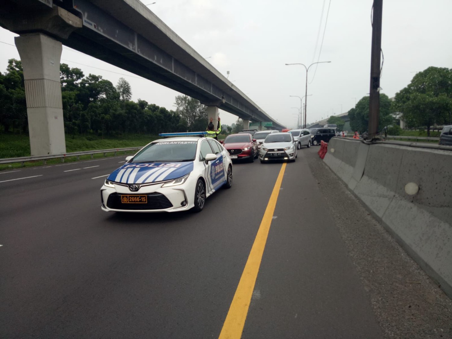 Tol Jakarta-Cikampek Masih Padat, Polisi Terapkan Skema Khusus