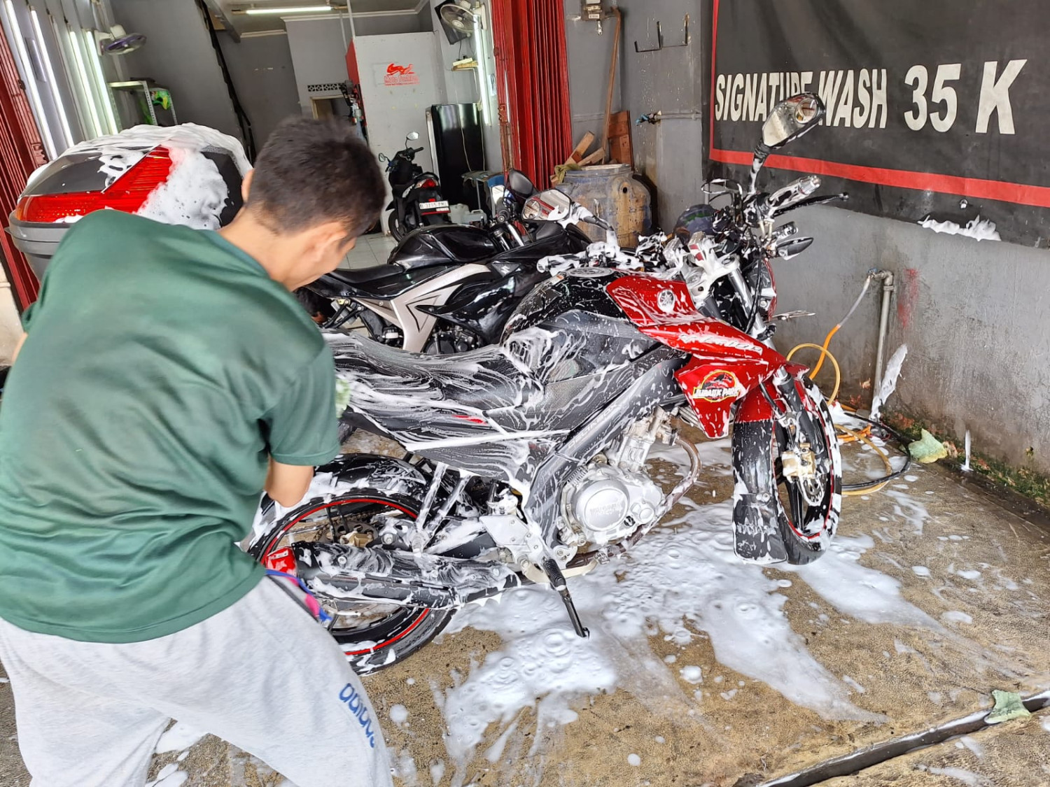 Cuci Motor dari Bagian Bawah Dahulu Baru Atas, Ini Alasannya Gaes