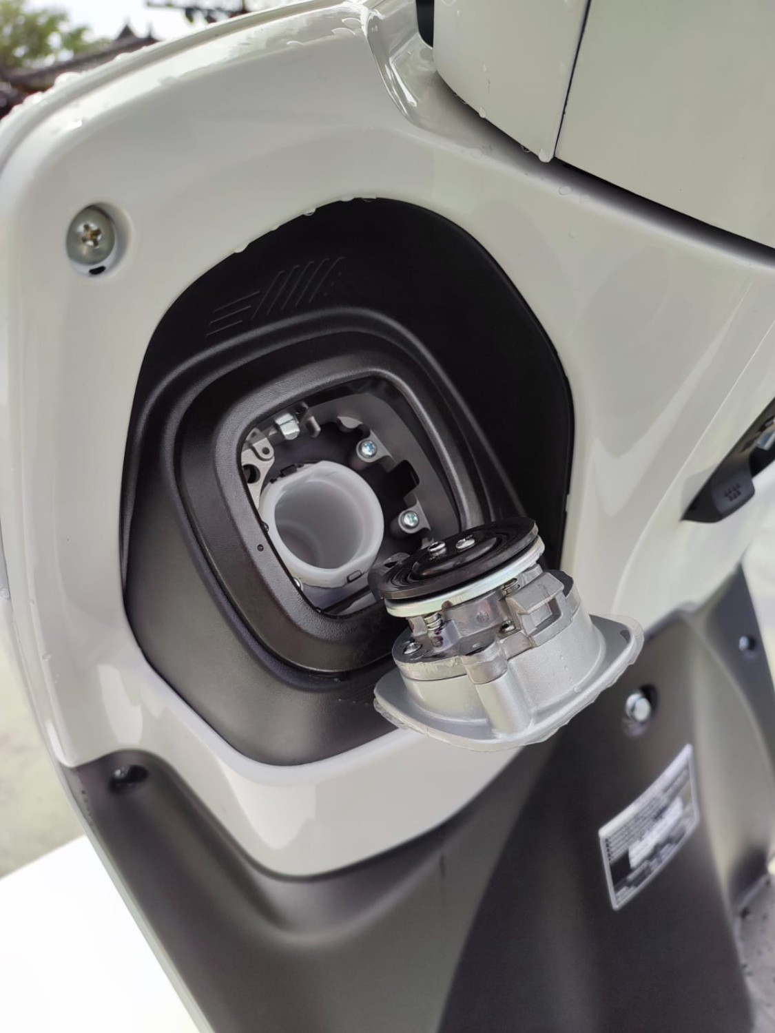 Nggak Berbau Busuk, Begini Cara Mengetahui Bensin di Tangki Motor Basi