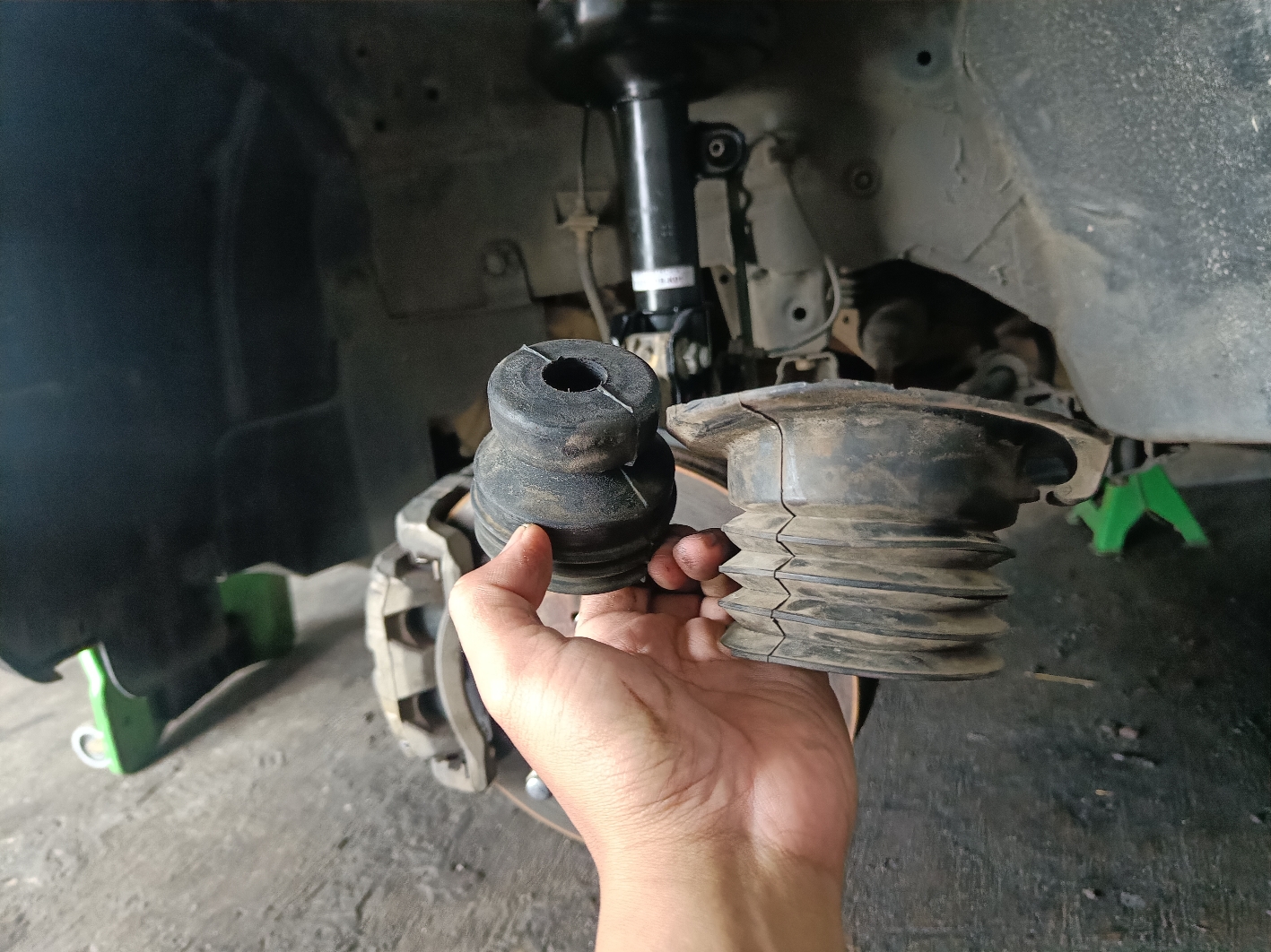Karet Boot Suspensi Jebol Bikin Sokbreker Cepat Rusak, Ini Faktanya