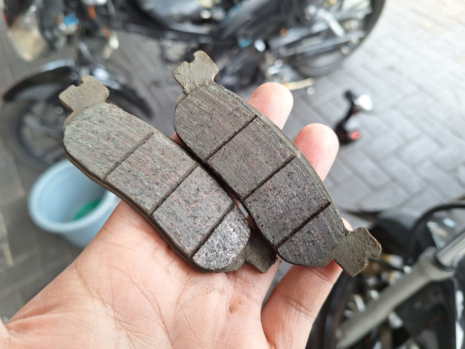 Bawa Motor Terburu-buru Ternyata Bikin Kampas Rem Motor Cepat Habis