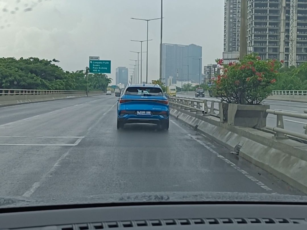 Ini yang Terjadi Saat Polisi Ketemu Lane Hogger di Jalan Tol, Bisa Ditilang?
