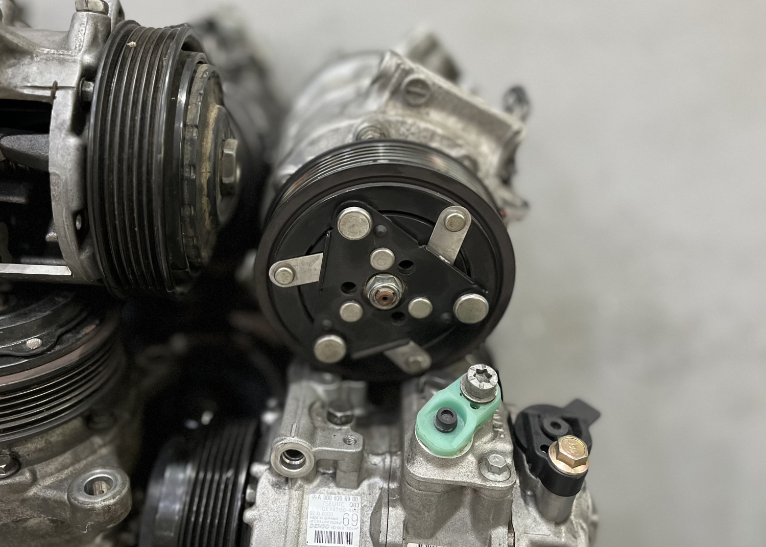 Begini Cara Deteksi Kompresor AC Mobil Mulai Mengalami Rusak