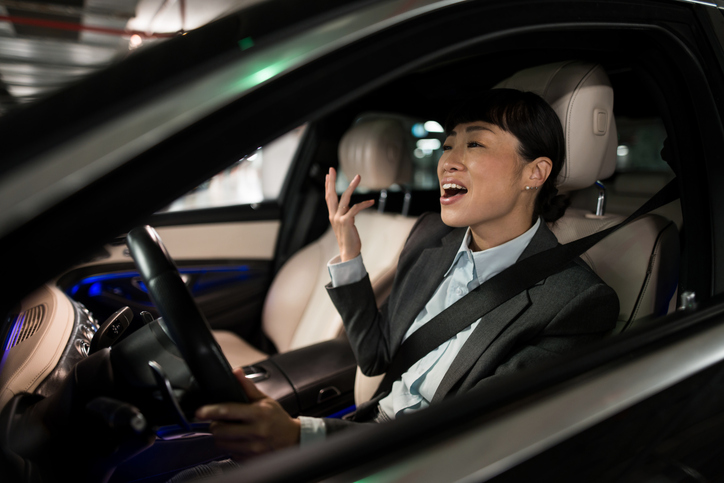 Perempuan Pasti Bisa, Ini Cara Mudah Kuasai Feeling Kopling Mobil Manual