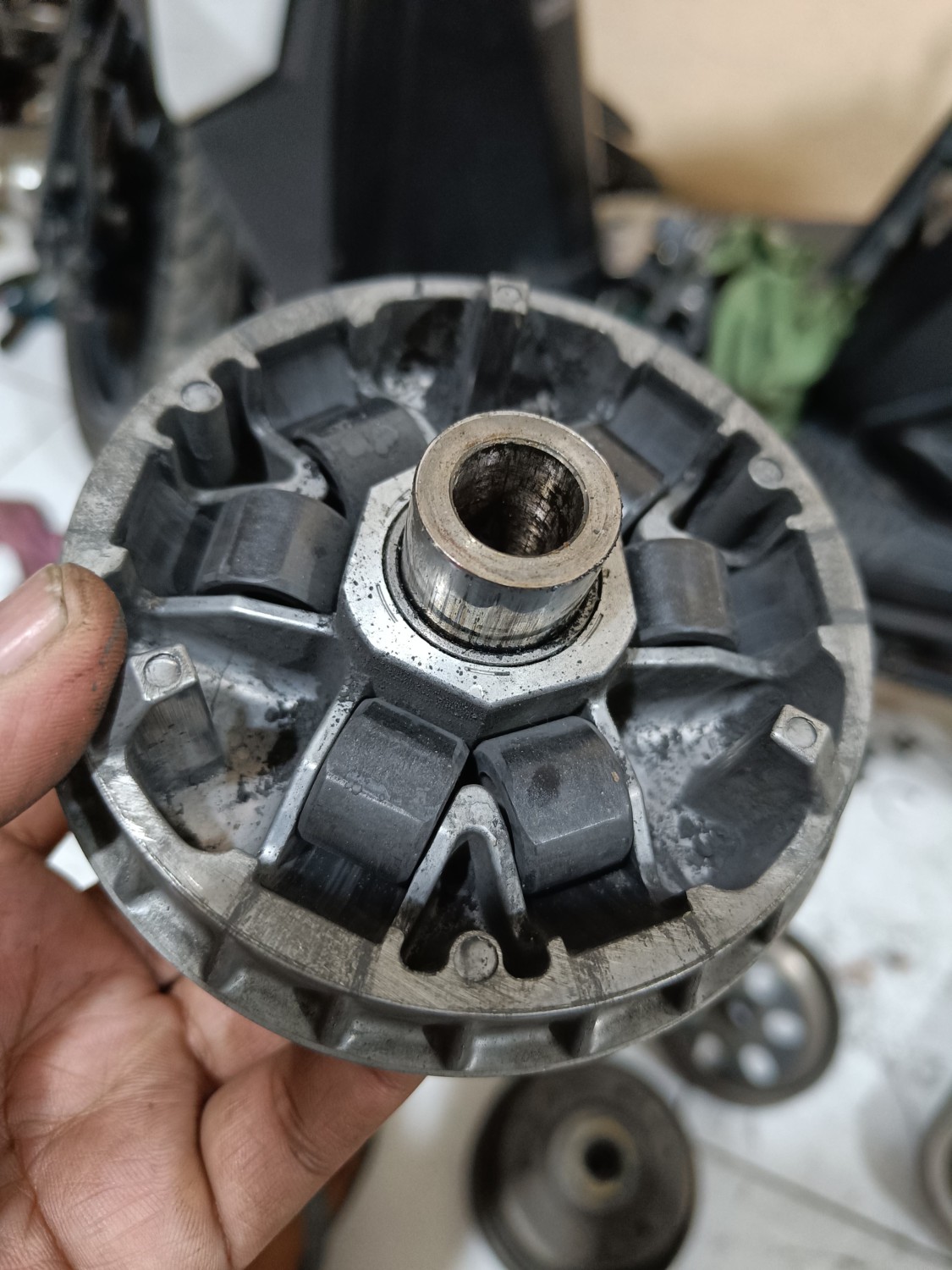 Harus Tahu, Dua Hal Sepele Ini Penyebab Roller Motor Matic Cepat Peang