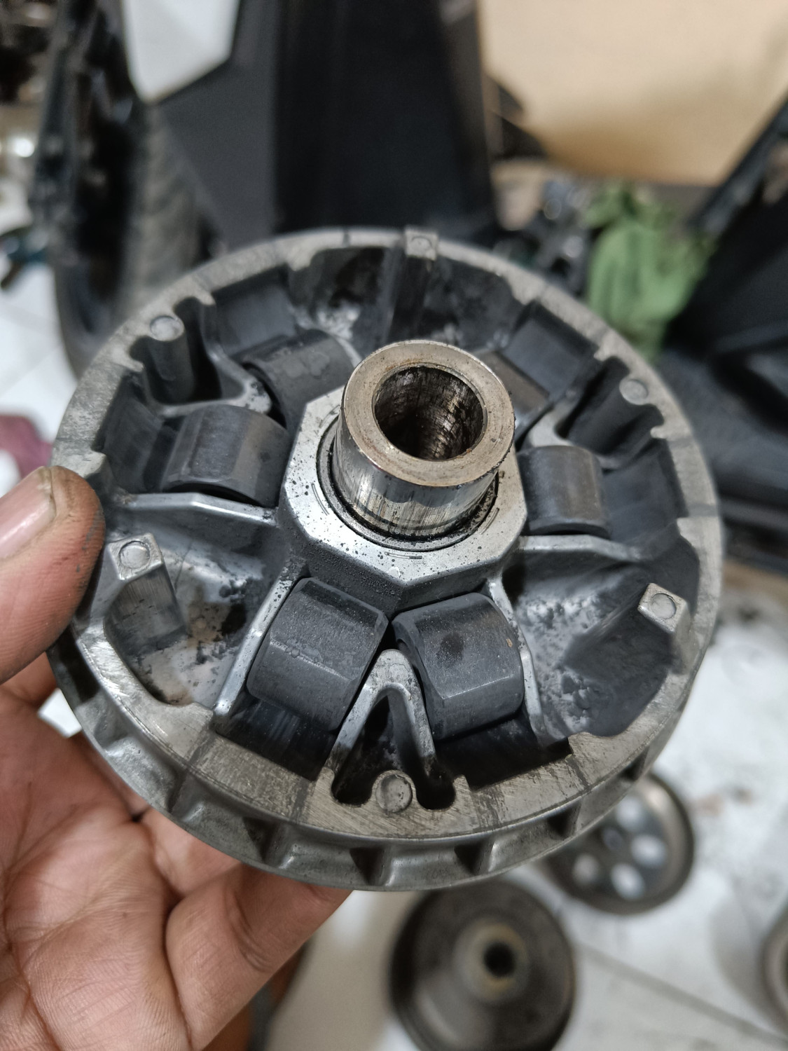 Harus Tahu, Dua Hal Sepele Ini Penyebab Roller Motor Matic Cepat Peang