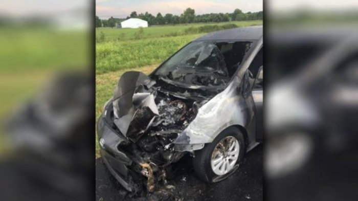 Geger Main HP Dalam Mobil Saat Hujan Nyaris Tersambar Petir, Begini Penjelasan Ilmiahnya