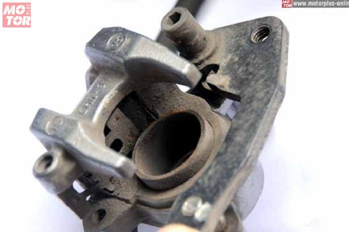 Cara Merawat Piston Kaliper Motor Bekas yang Kotor, Simak Triknya