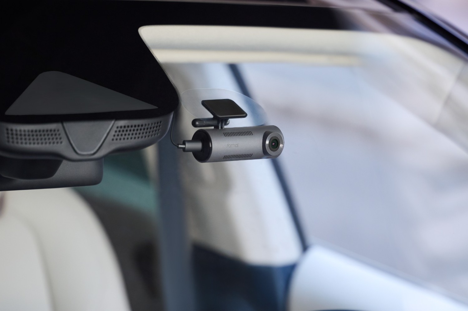 Bukan Pemanis, Ini Pentingnya Pasang Dashcam Mobil Buat Perempuan