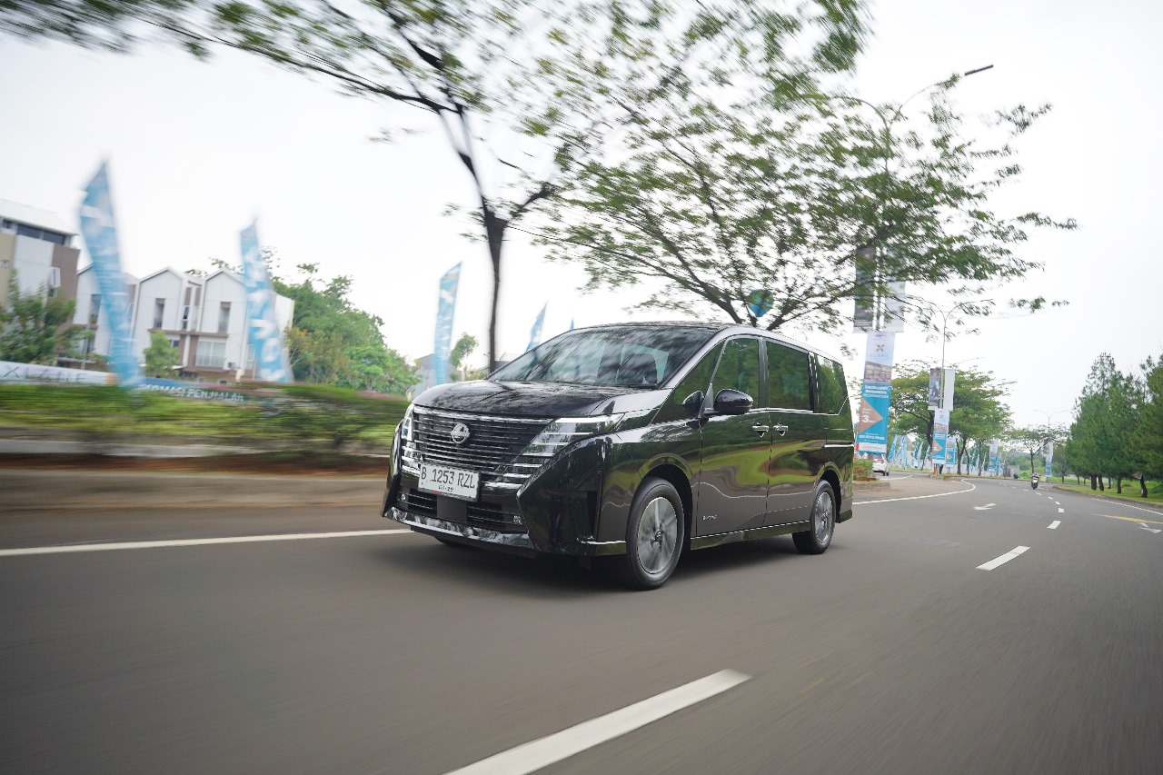 Ini Perbandingan Harga Darion PHEV, Nissan Serena, Toyota Voxy dan Honda Step WGN