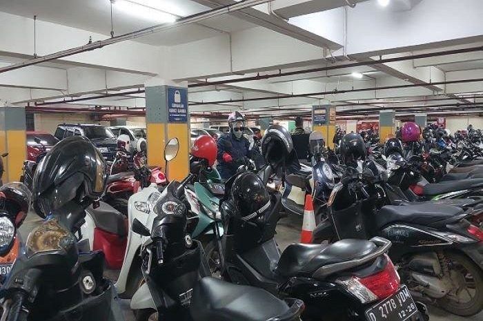 Konsumen Bisa Tunjukan Ini, Pengelola Wajib Tanggung Jawab Jika Helm Hilang di Parkiran