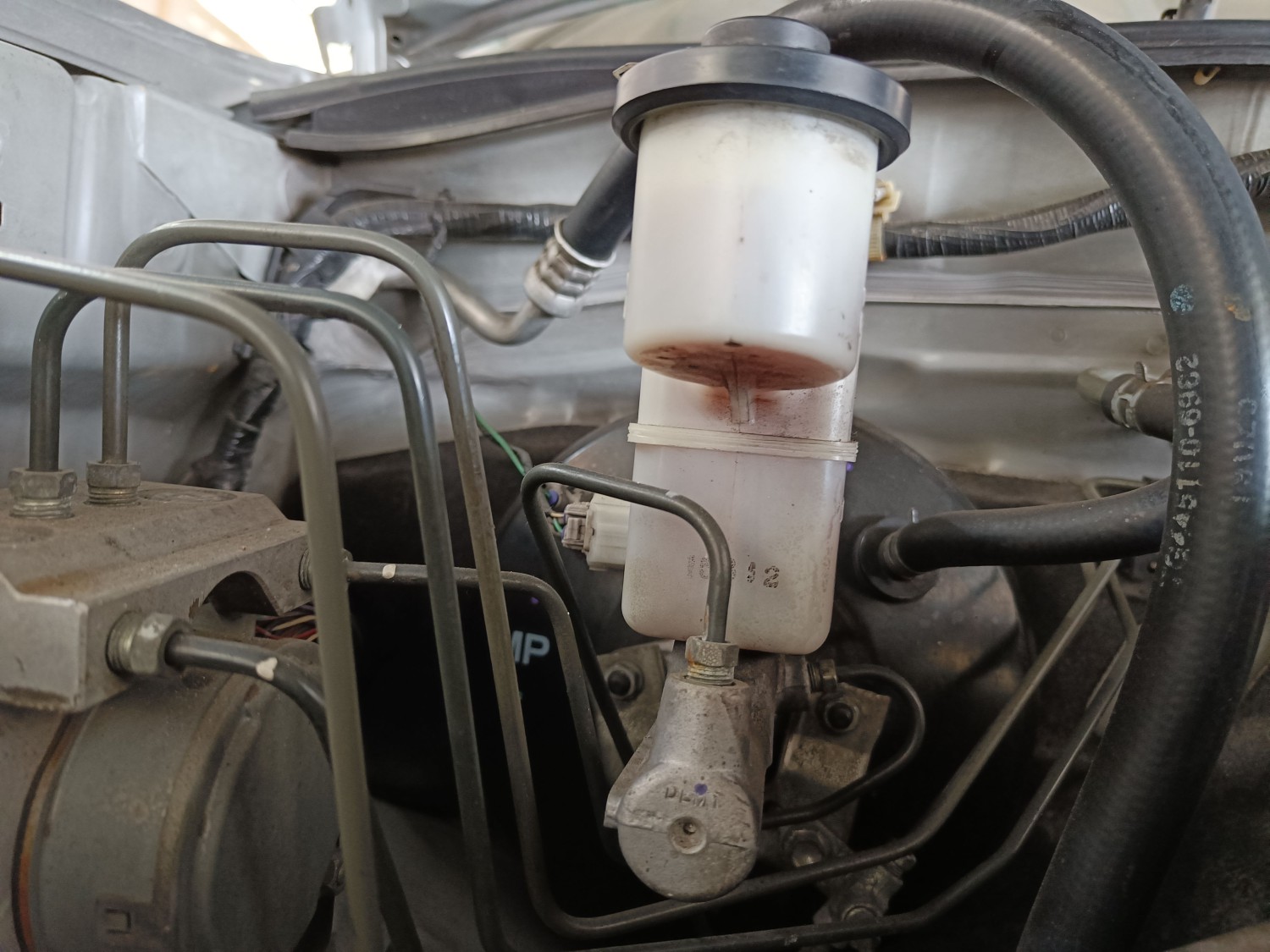 Penting Biar Tahu, Hal-hal yang Menyebabkan Rem Mobil Bisa Blong