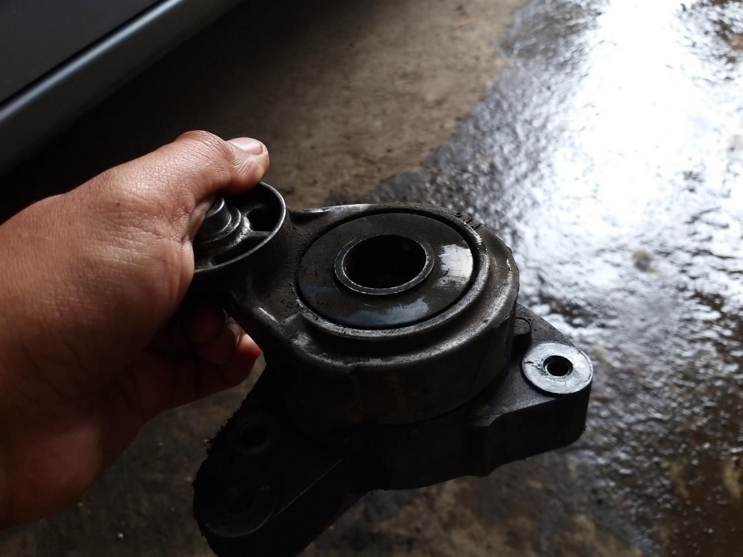 Empat Efek Samping Membiarkan Engine Mounting Di Mobil Bekas Rusak
