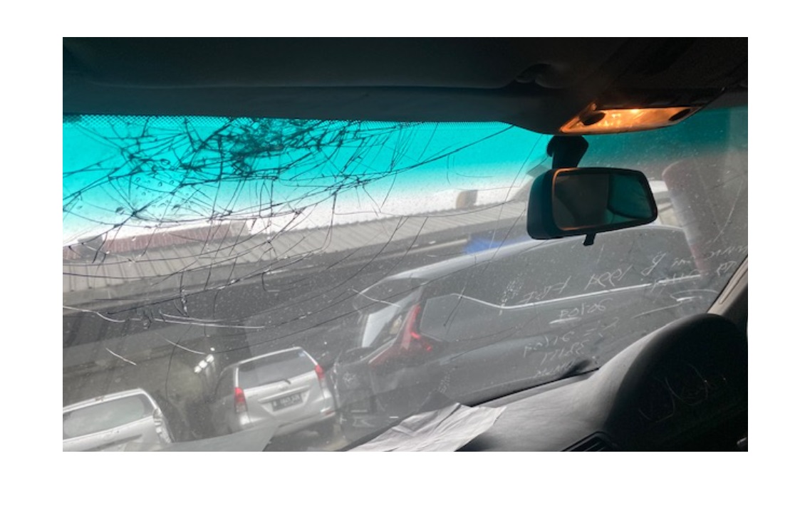 Retakan Kecil Pada Kaca Mobil Bisa Membesar, Jangan Sepelekan!