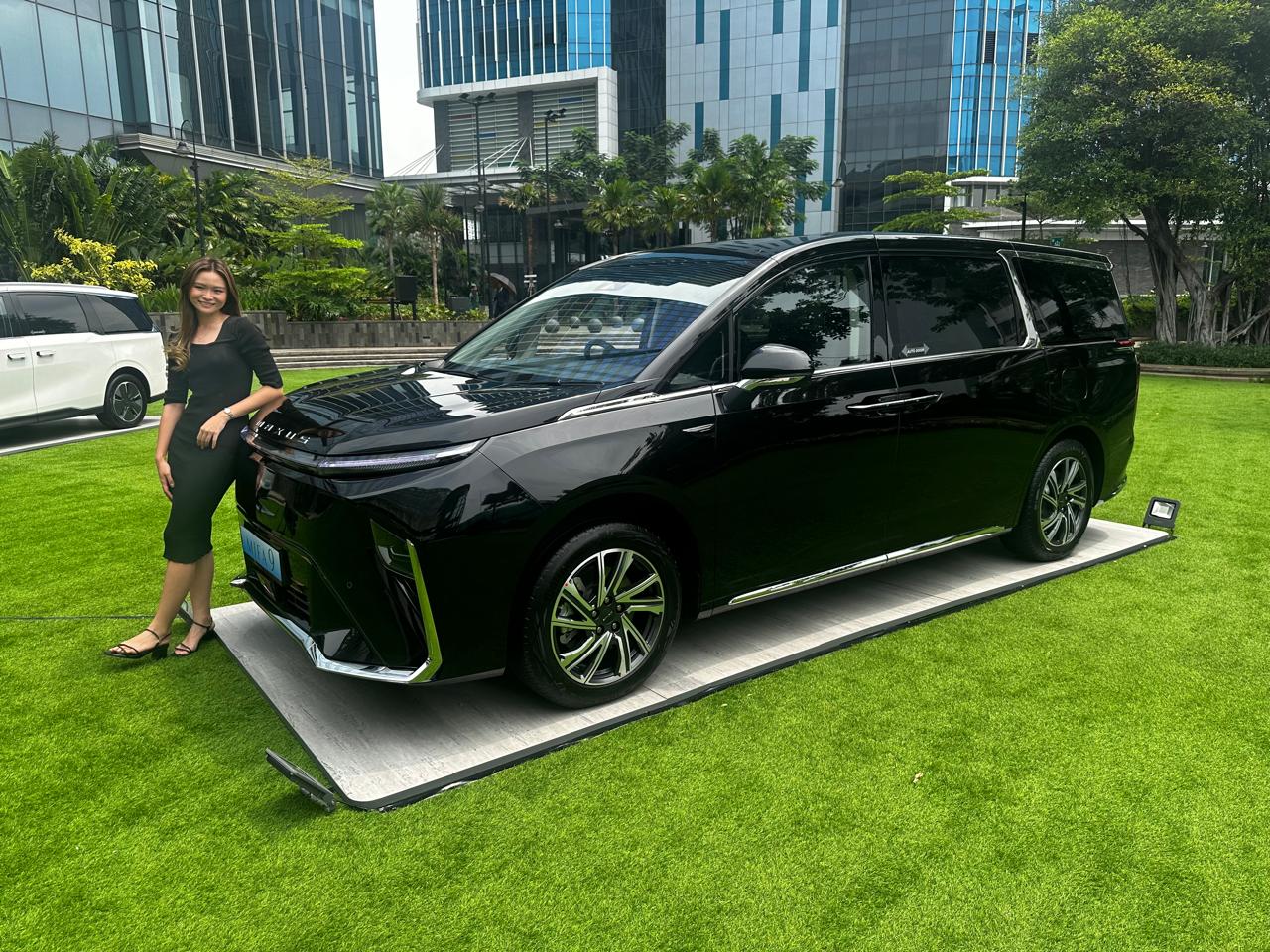 Mobil Listrik Maxus Mifa 9 Jadi Armada Taksi Online GrabExecutive