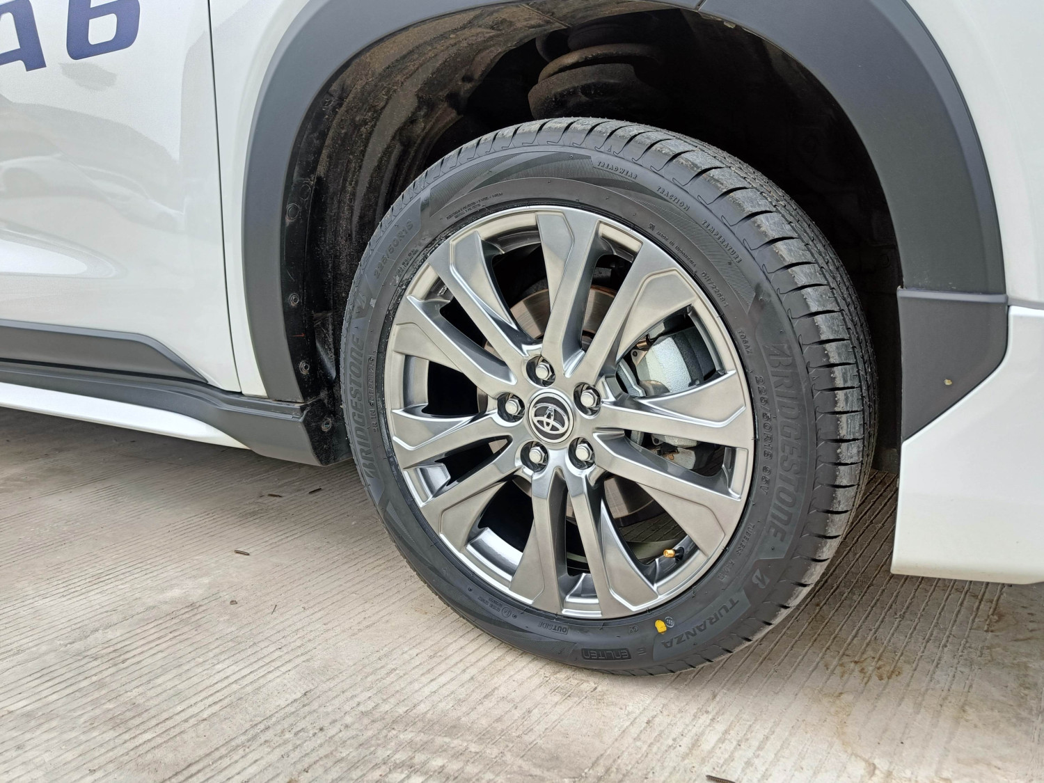 Terasa Saat Ngebut, Ini Efek Salah Pasang Ban Baru di Mobil