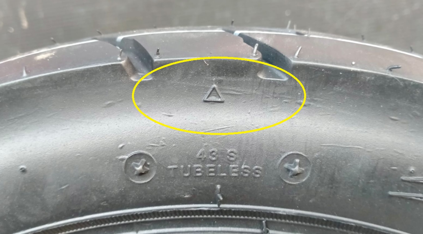 Ternyata Ini Fungsi Tanda Segitiga Kecil di Dinding Ban Motor Bekas