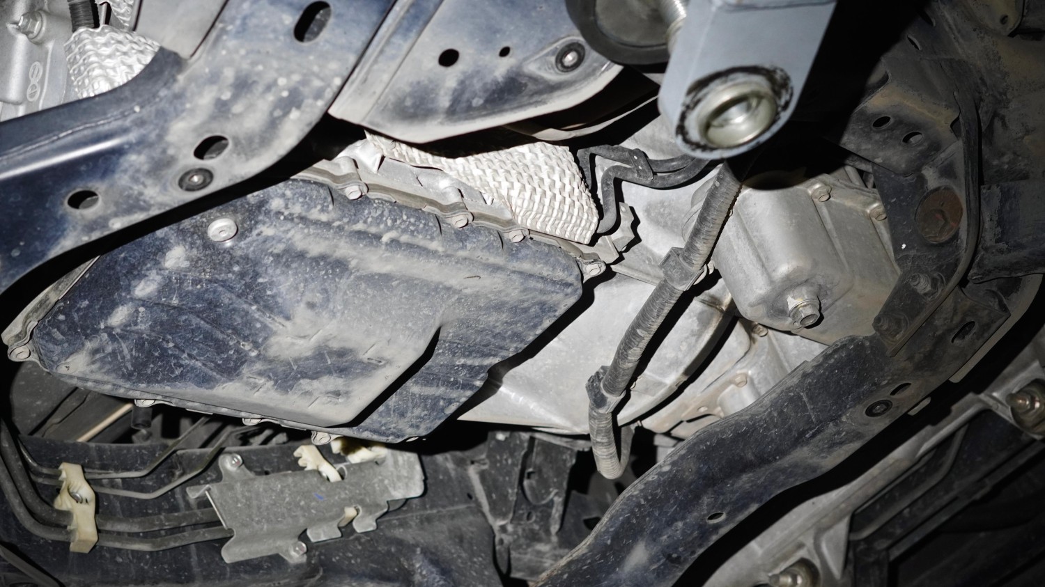 Hati-hati, Ini Bahaya Oli Transmisi Mobil Matik Bekas Rembes Dibiarkan